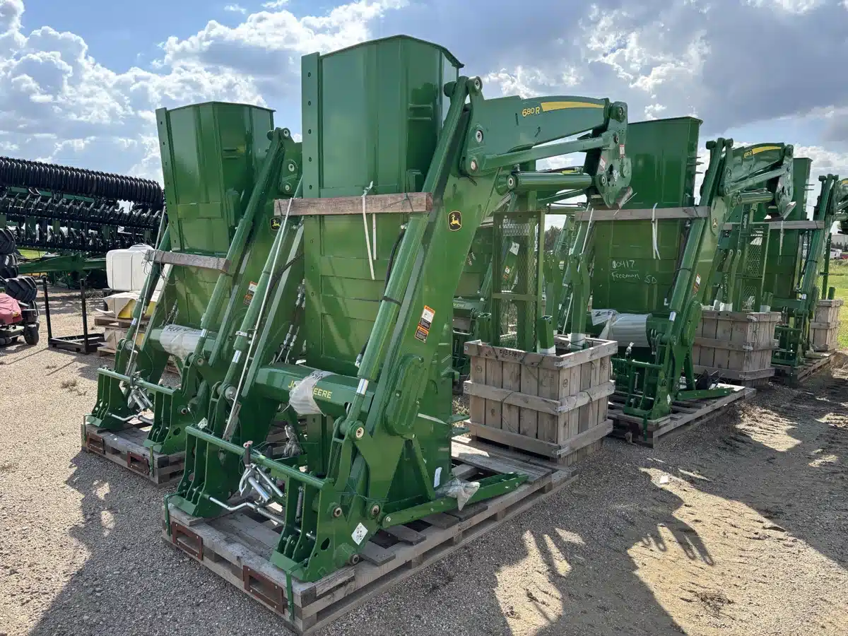 Gallery image 2 for Used 2025 John Deere 680R Front End Loader