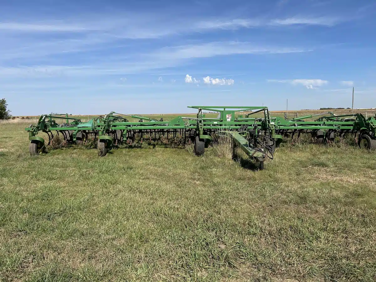 Gallery image 2 for 2009 John Deere 2210 Cultivator