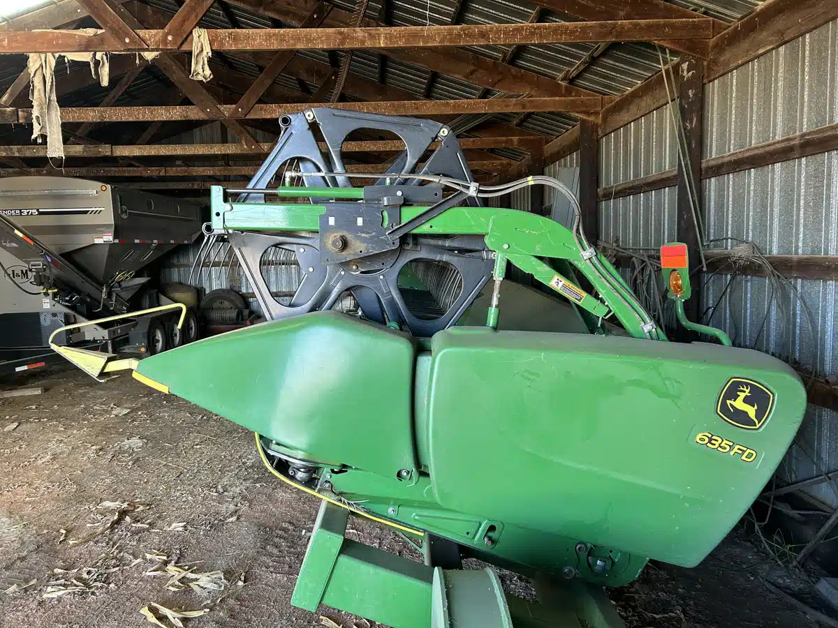 Gallery image 1 for Used 2014 John Deere 635FD Header - Draper