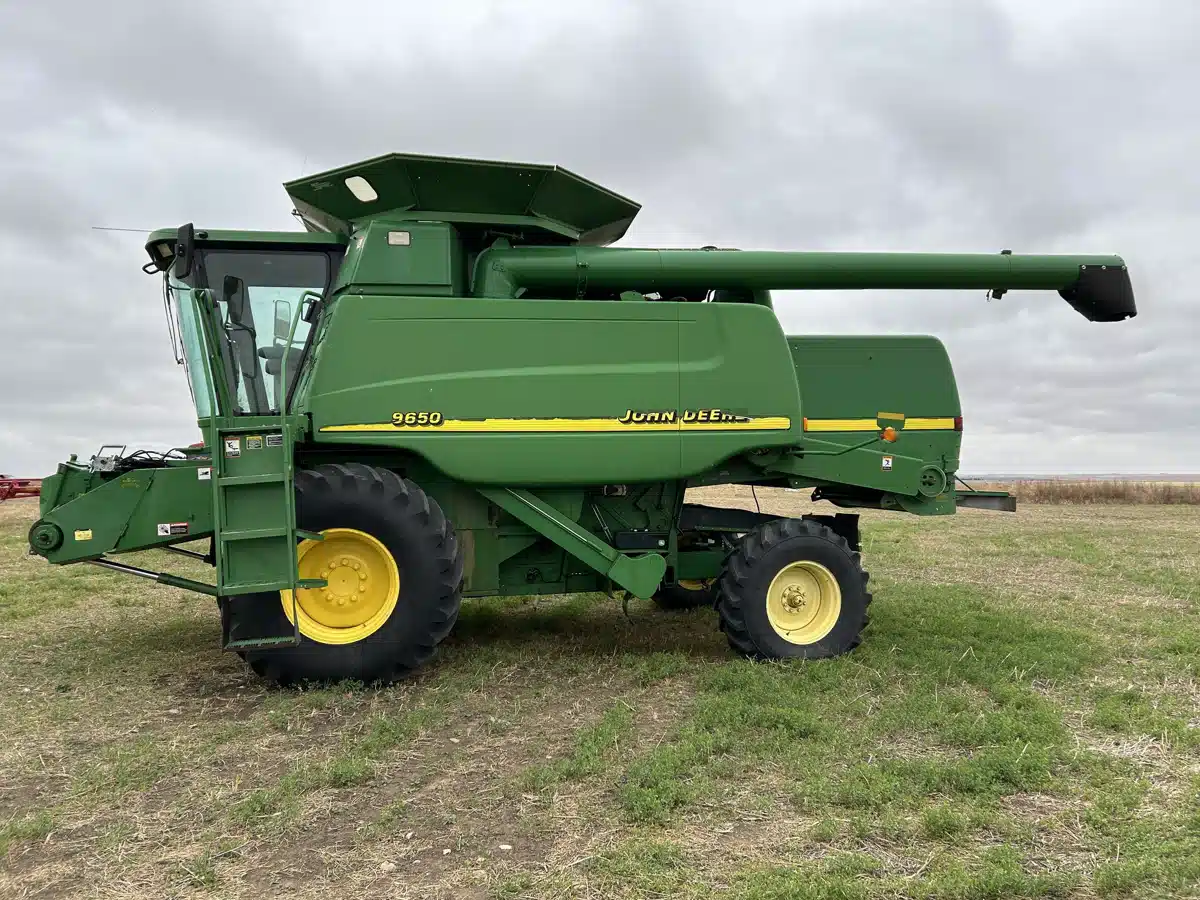 Gallery image 2 for Used 2000 John Deere 9650 Combine