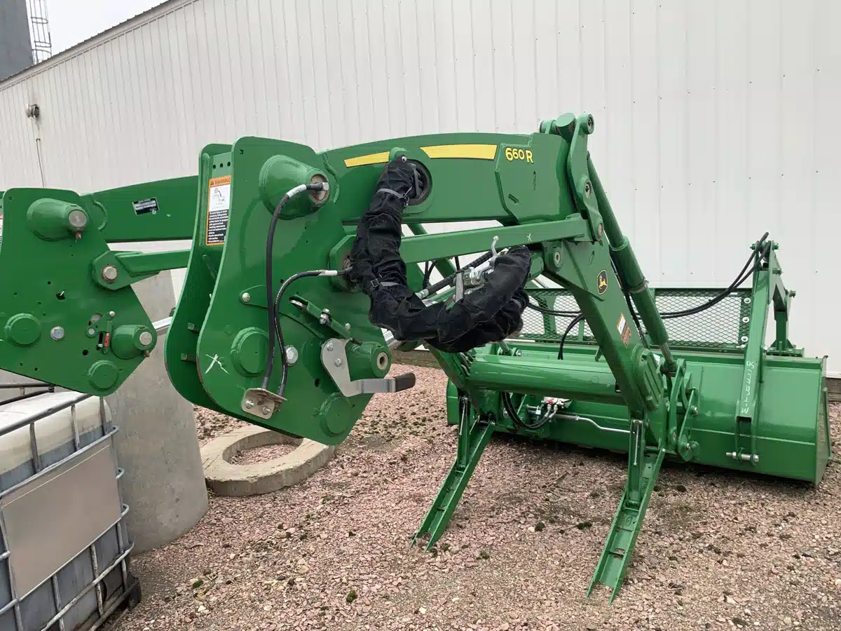 Gallery image 2 for Used 2020 John Deere 660R Tractor Loader