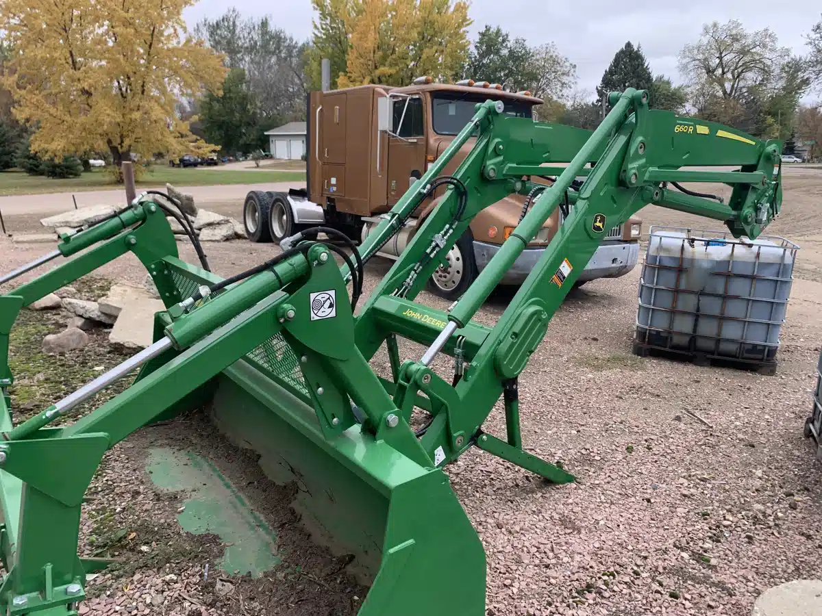 Gallery image 1 for Used 2020 John Deere 660R Tractor Loader