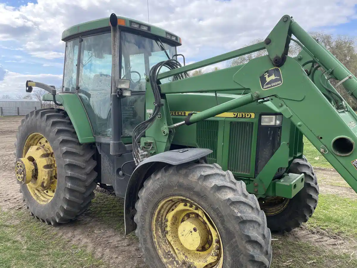 Gallery image 2 for Used 2001 John Deere 7810 Tractor