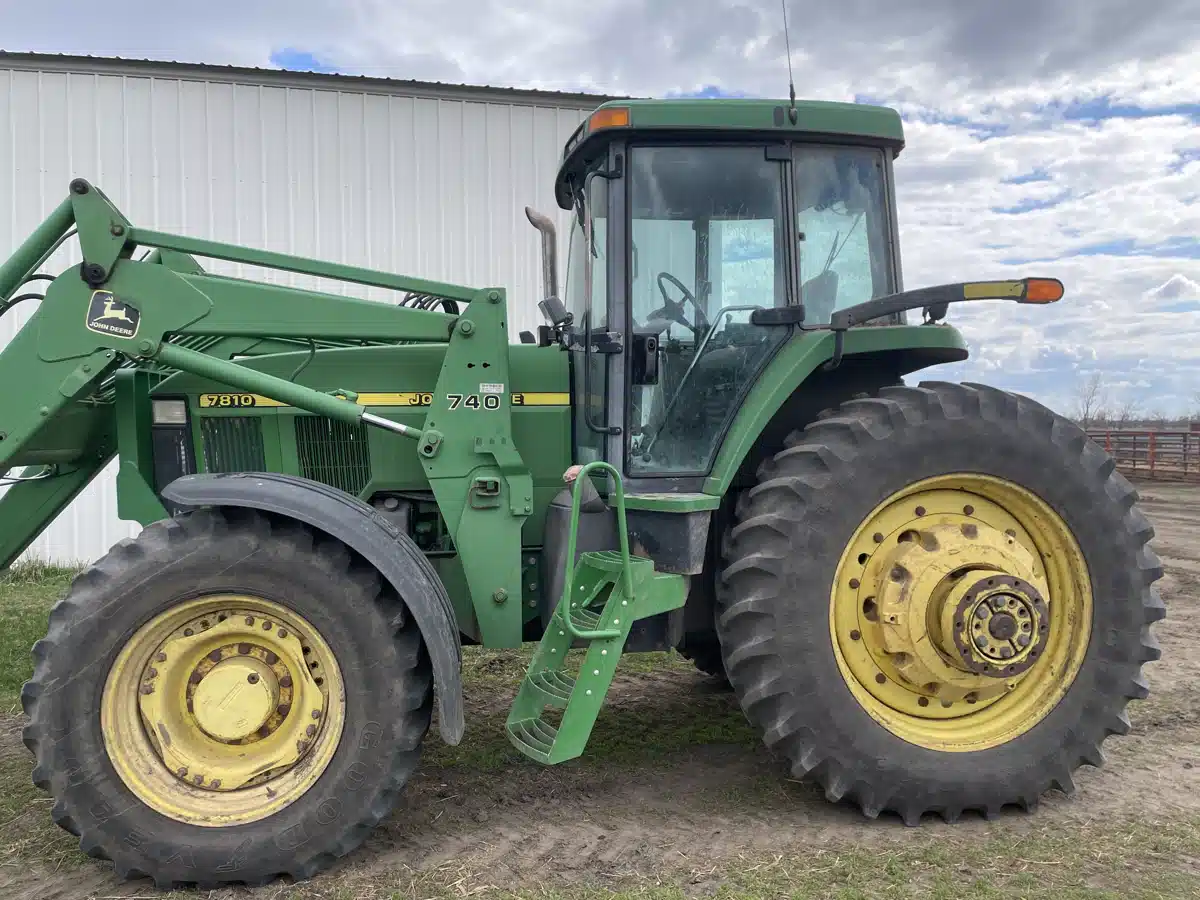 Gallery image 1 for Used 2001 John Deere 7810 Tractor