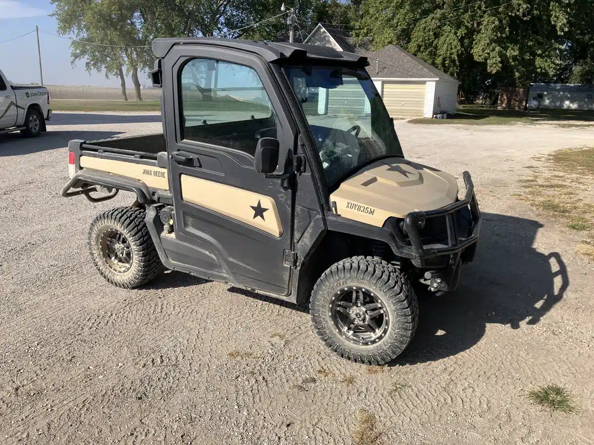 Gallery image 1 for 2023 John Deere XUV 835M Utility Vehicle