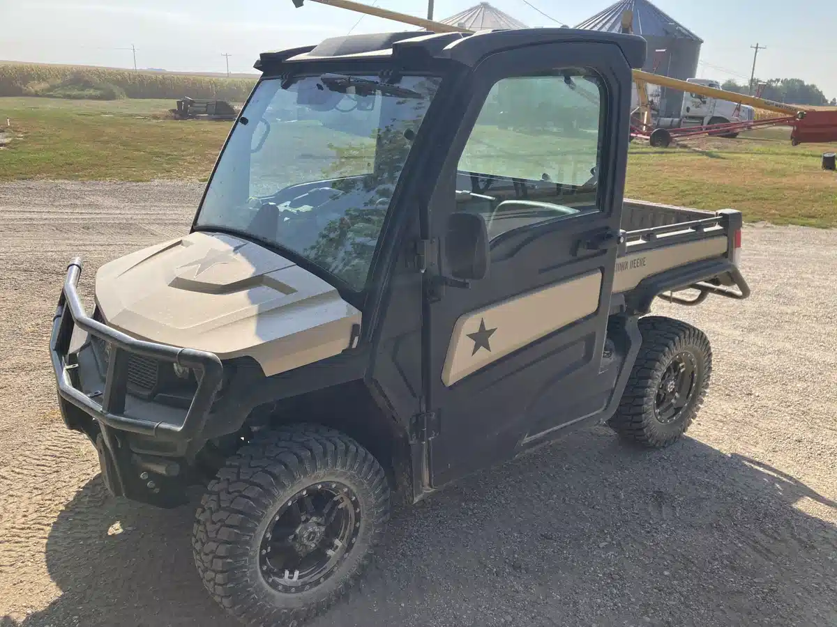 Gallery image 2 for 2023 John Deere XUV 835M Utility Vehicle
