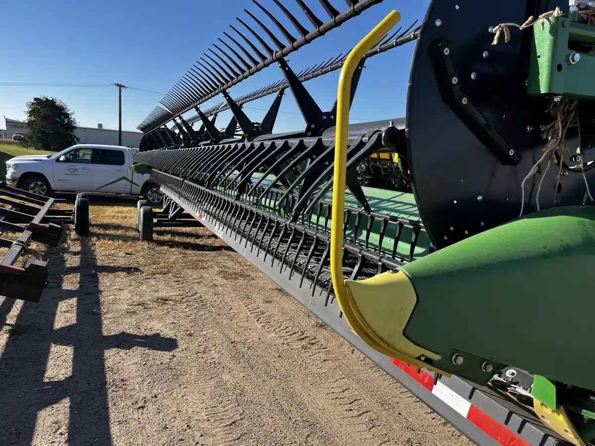 Gallery image 1 for 2024 John Deere RD40F Header - Flex