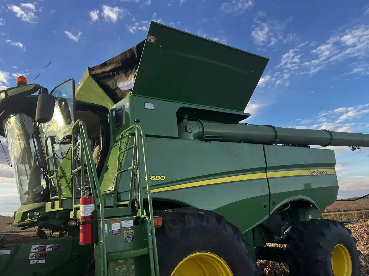 Gallery image 2 for Used 2017 John Deere S680 Combine