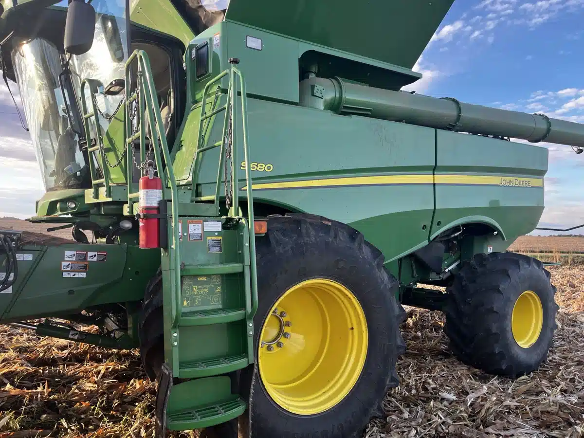 Gallery image 1 for Used 2017 John Deere S680 Combine