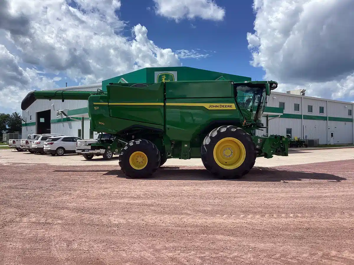 Gallery image 2 for Used 2025 John Deere S7 900 Combine