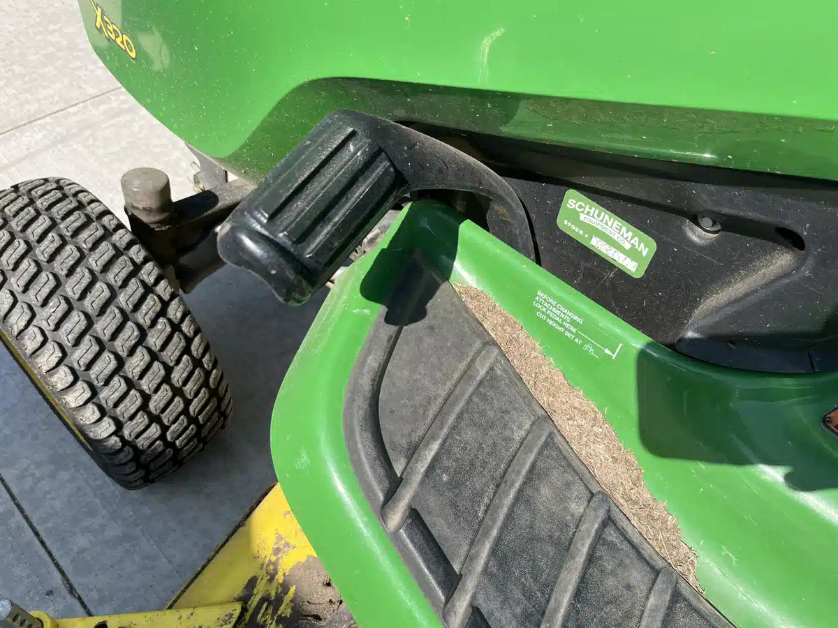 Gallery image 2 for Used 2014 John Deere X320 Lawn Tractor