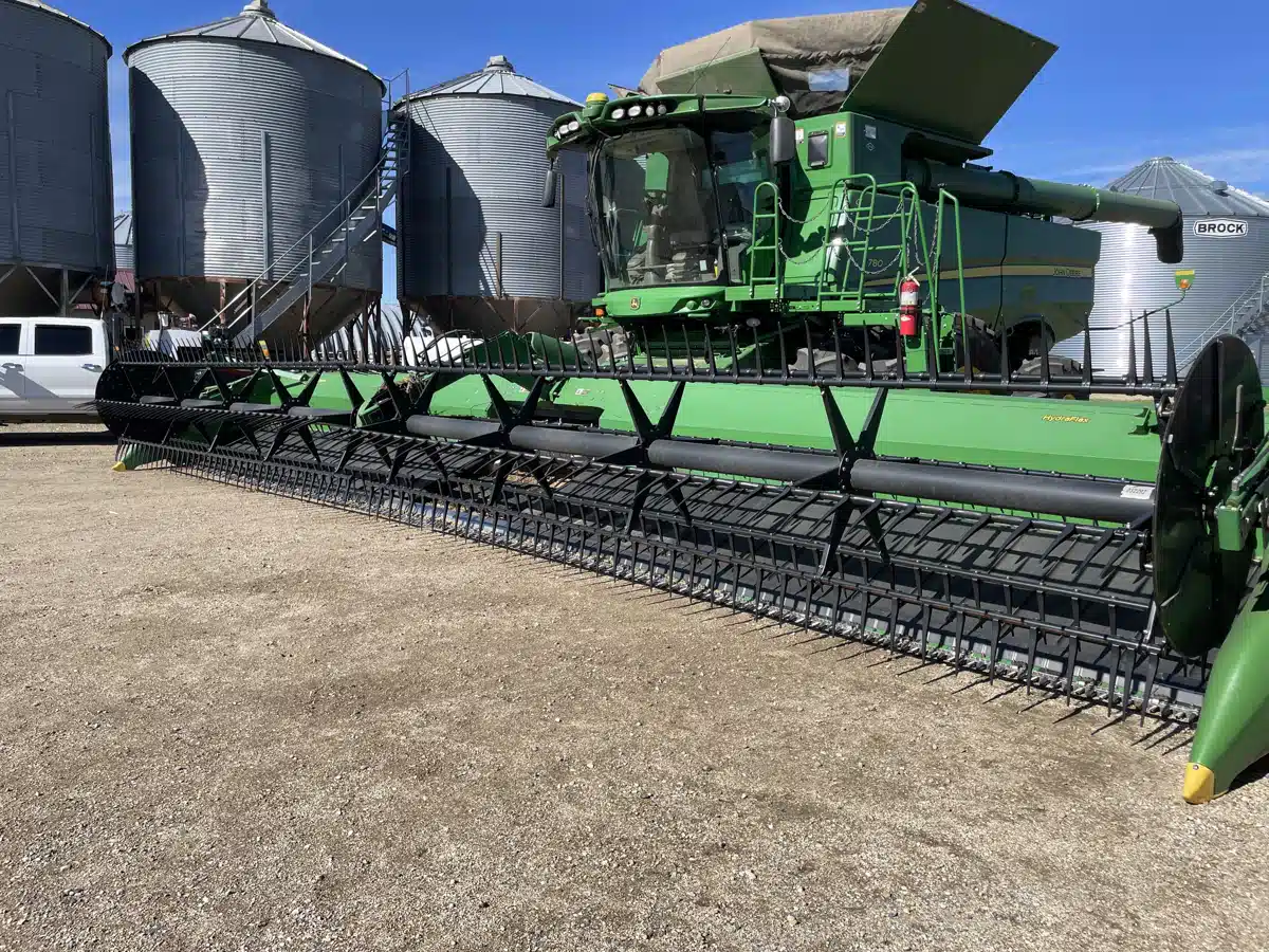 Gallery image 1 for 2017 John Deere 640FD Header - Draper