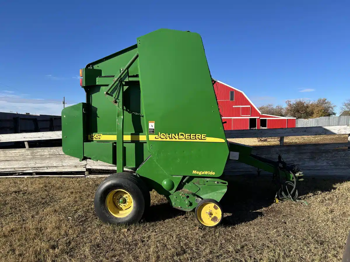 Gallery image 2 for Used 2004 John Deere 567 Round Baler