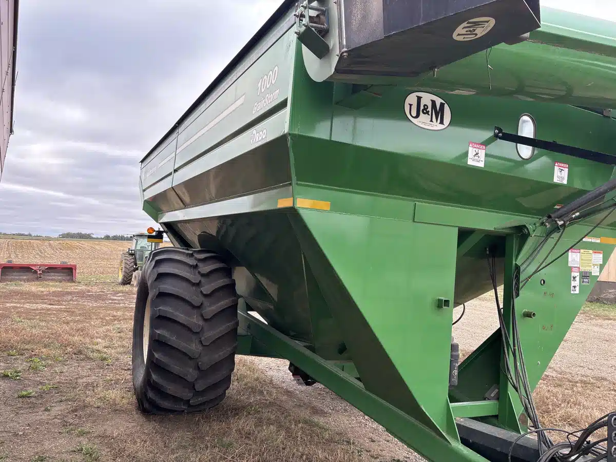 Gallery image 2 for Used 2009 J&M 1000 Grain Cart