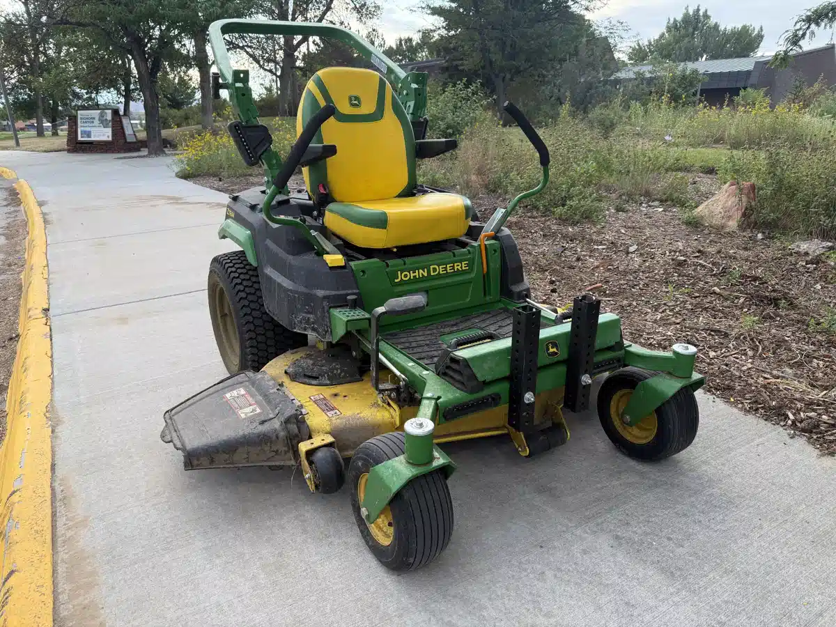 Gallery image 2 for 2022 John Deere Z545R Mower - Zero Turn