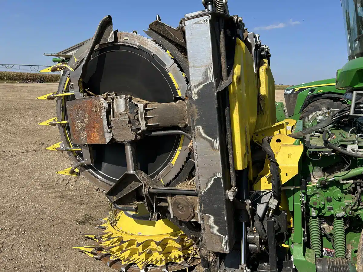 Gallery image 2 for Used 2024 John Deere 772 Header - Rotary