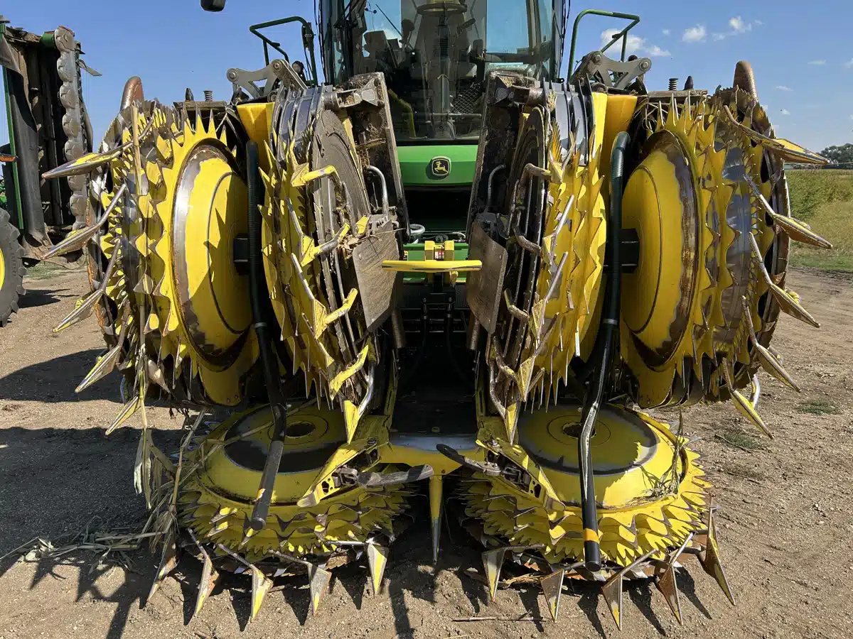 Gallery image 1 for Used 2024 John Deere 772 Header - Rotary