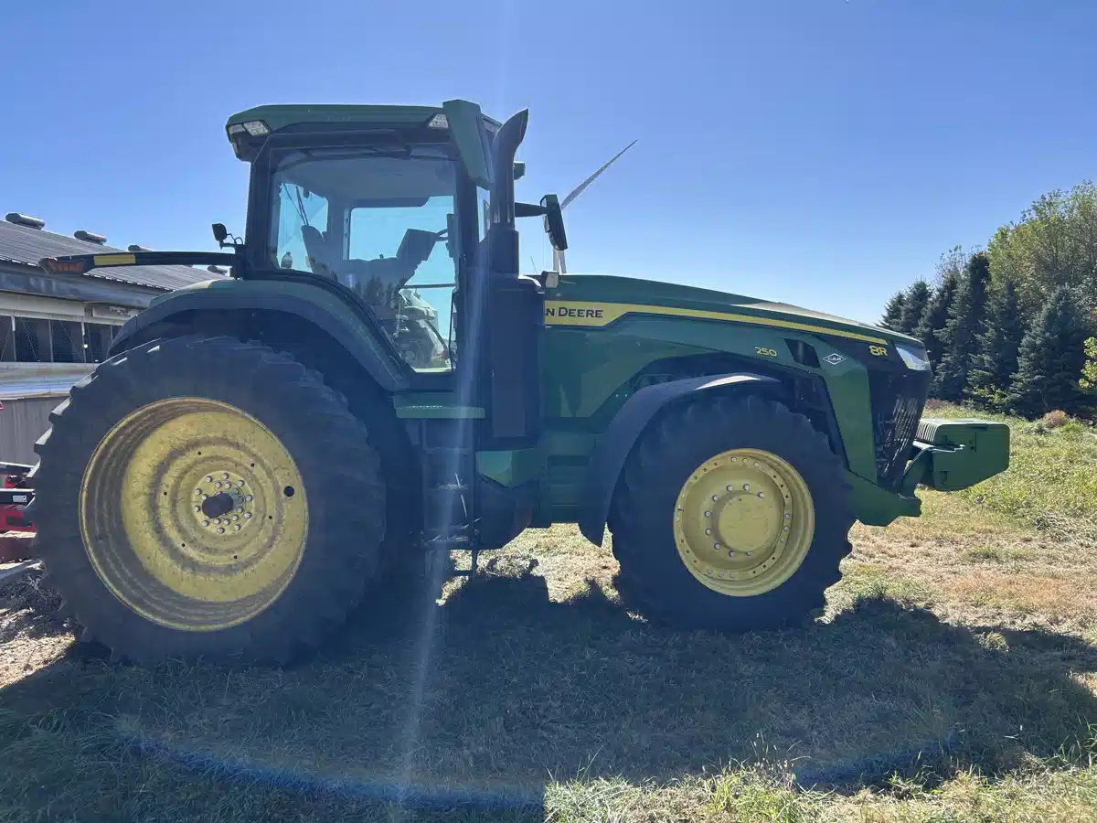 Gallery image 2 for Used 2020 John Deere 8R 250 Tractor