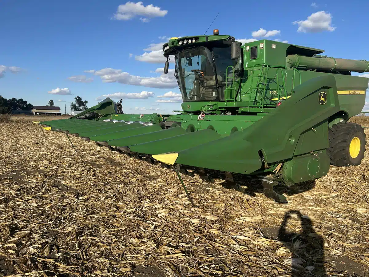 Used 2022 John Deere C12R Header - Row Crop