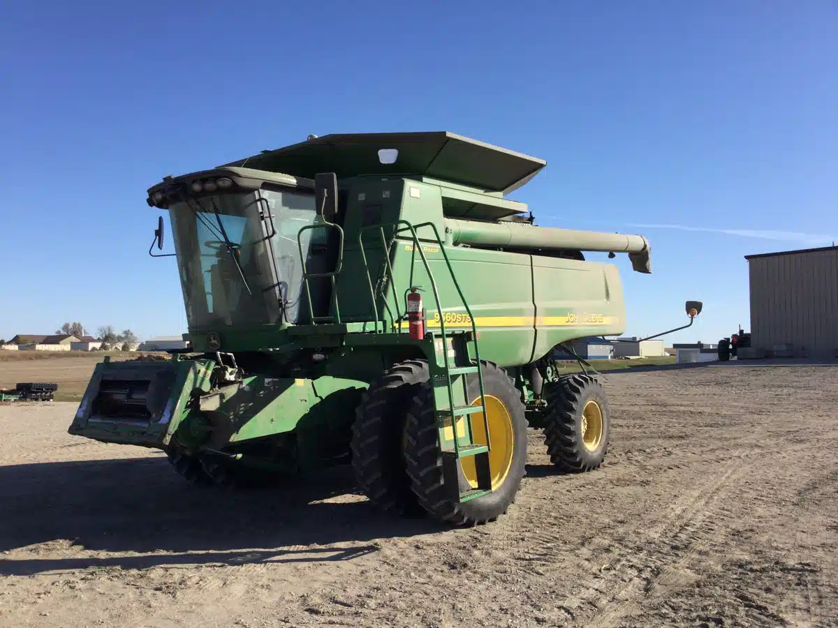 Used 2007 John Deere 9560 STS Combine