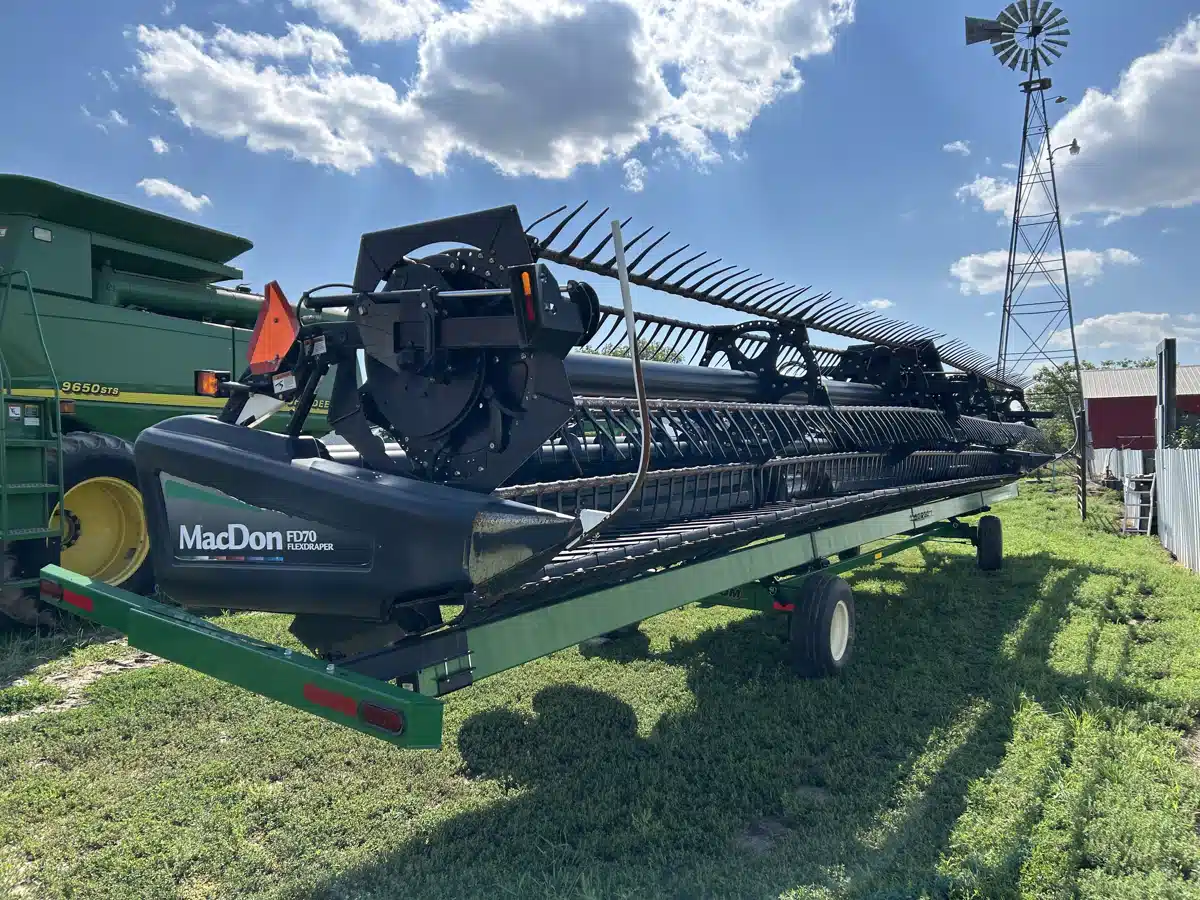 Gallery image 1 for Used 2011 MacDon FD70 Header - Draper