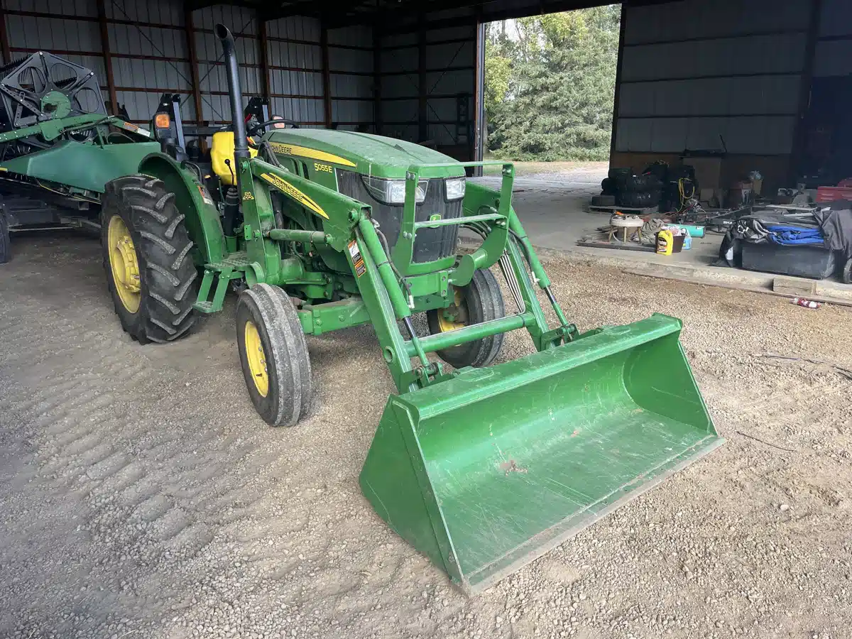 Gallery image 1 for 2016 John Deere 5055E Tractor