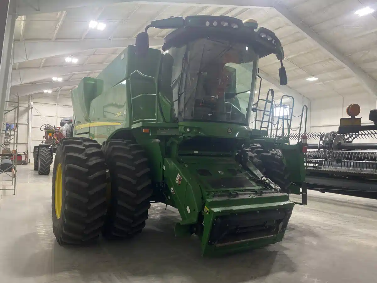 Gallery image 2 for Used 2021 John Deere S780 Combine