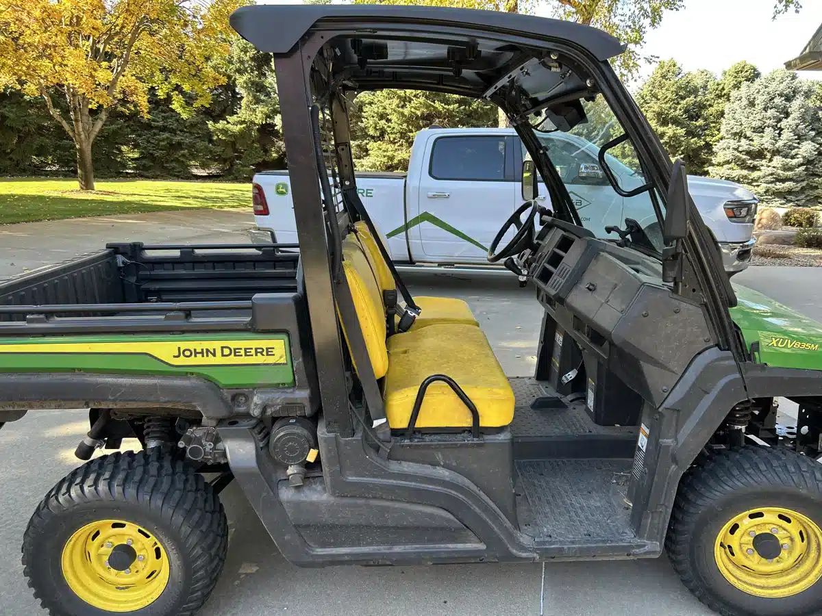 Gallery image 2 for Used 2021 John Deere XUV 835M Utility Vehicle