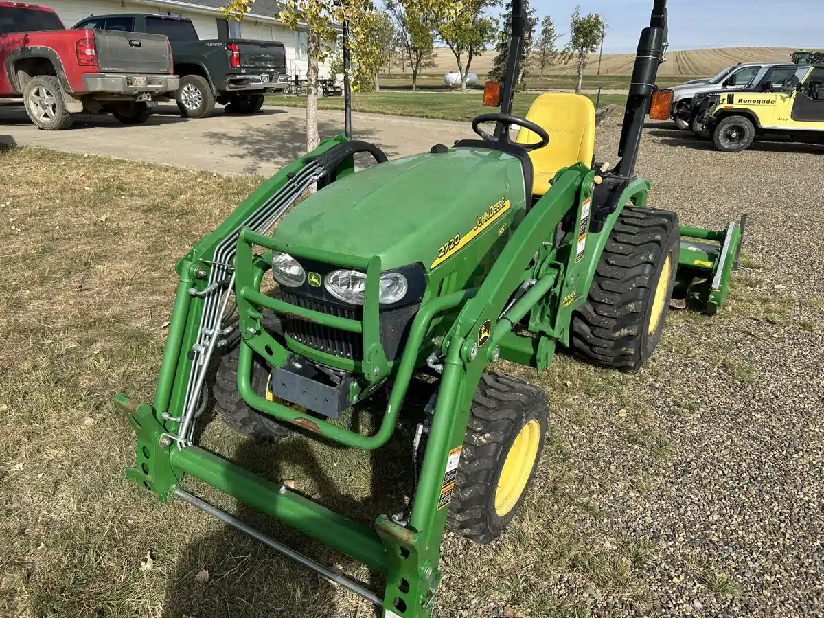 Gallery image 2 for Used 2012 John Deere 2720 Tractor