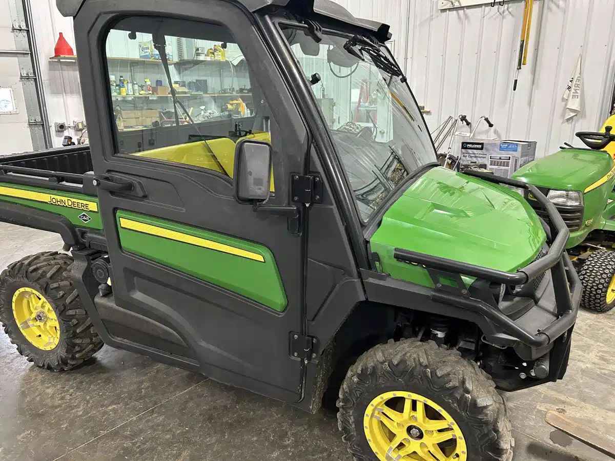 Gallery image 1 for 2019 John Deere XUV 835M Utility Vehicle