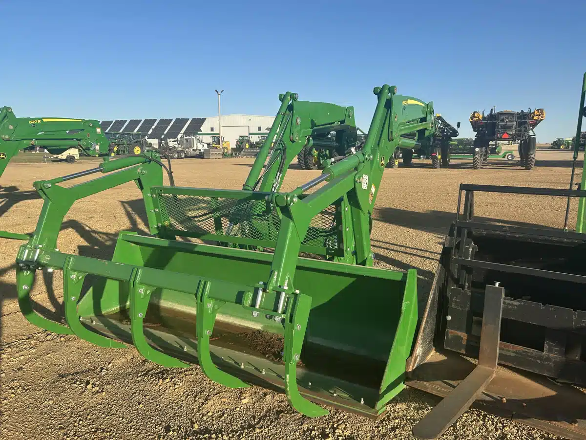 Gallery image 2 for Used 2023 John Deere 660R Tractor Loader