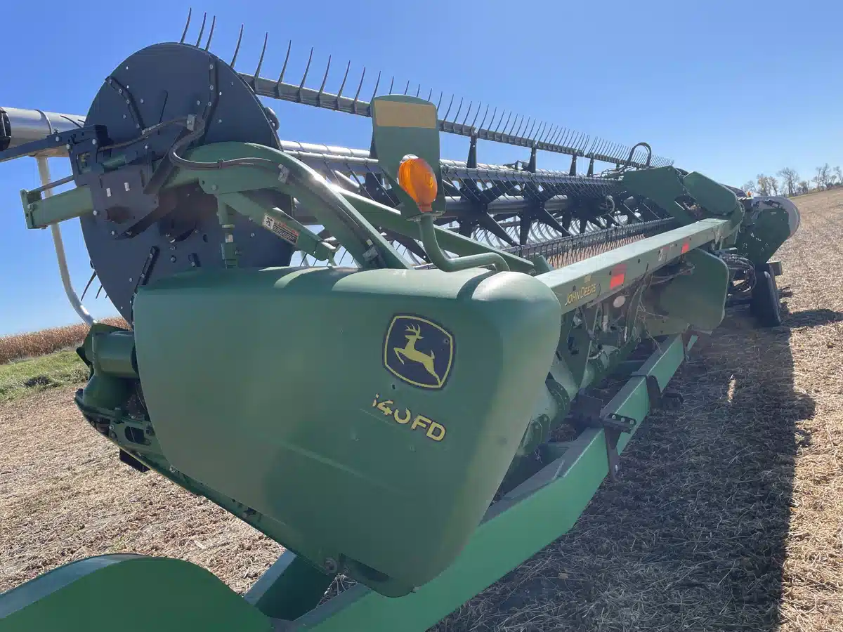 Gallery image 1 for Used 2014 John Deere 640FD Header - Draper