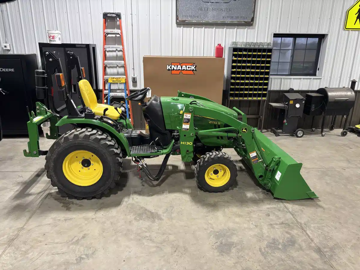 Gallery image 1 for Used 2015 John Deere 2032R Tractor