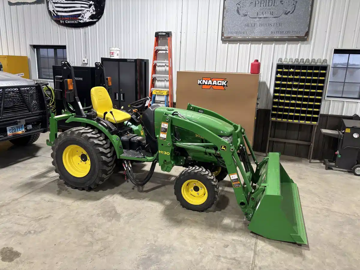 Gallery image 2 for Used 2015 John Deere 2032R Tractor