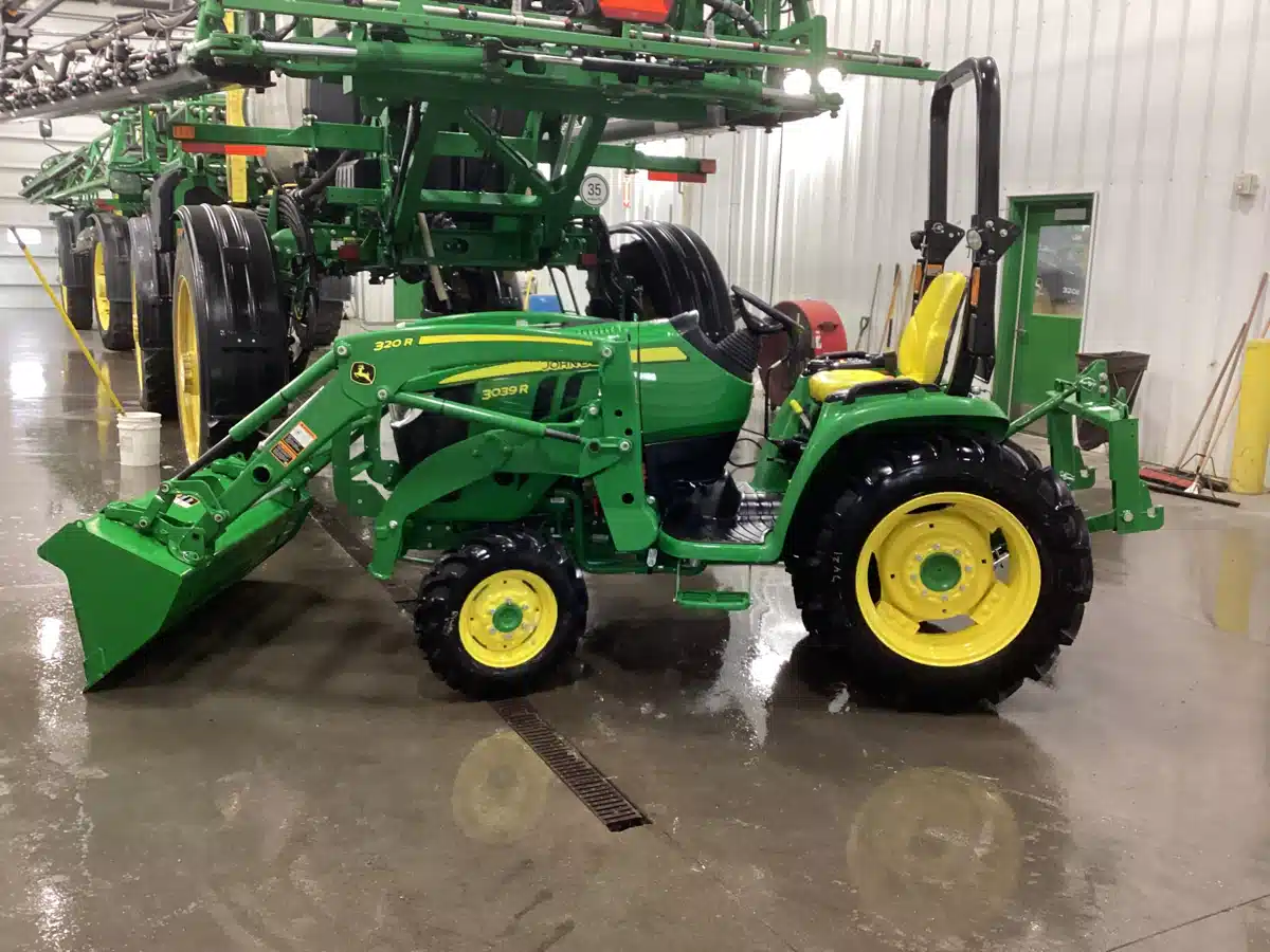 Gallery image 1 for Used 2024 John Deere 3039R Tractor