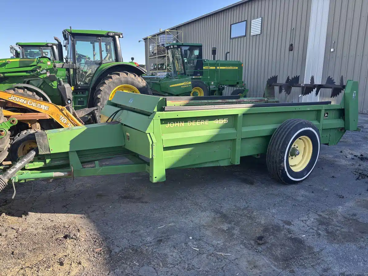 Gallery image 2 for Used 2004 John Deere 455 Manure Spreader