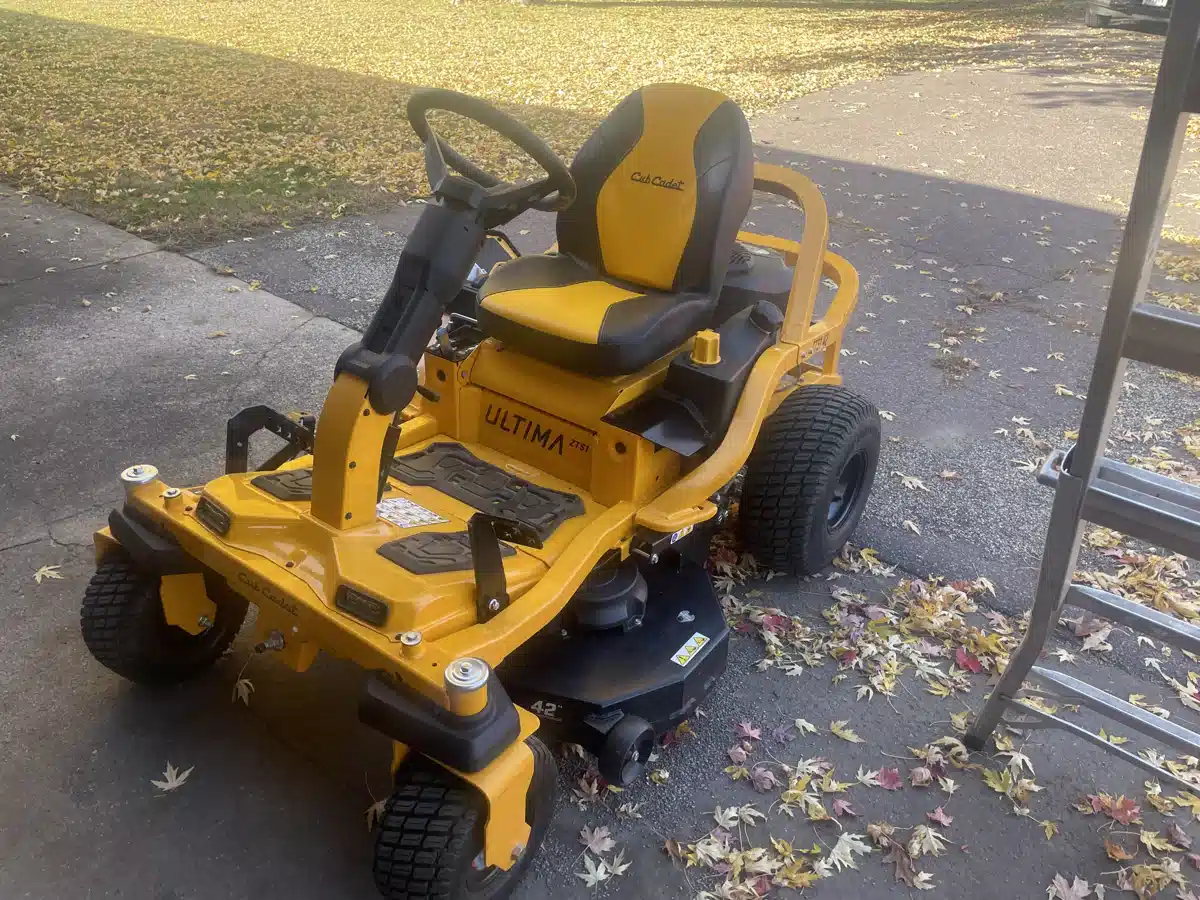 Used 2023 Cub Cadet ZTS1 42 Mower - Zero Turn