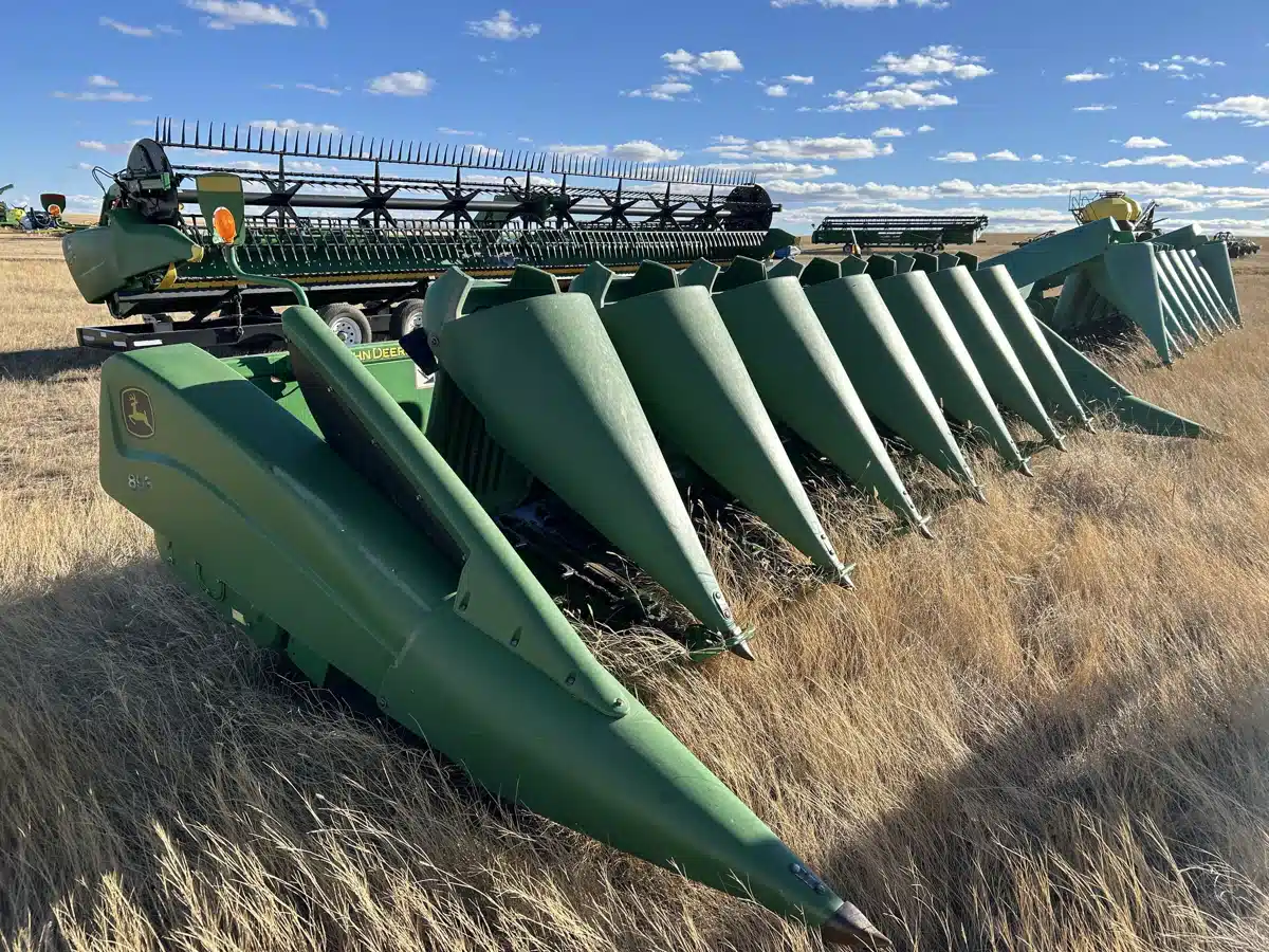 Gallery image 1 for Used 2007 John Deere 893 Header - Row Crop