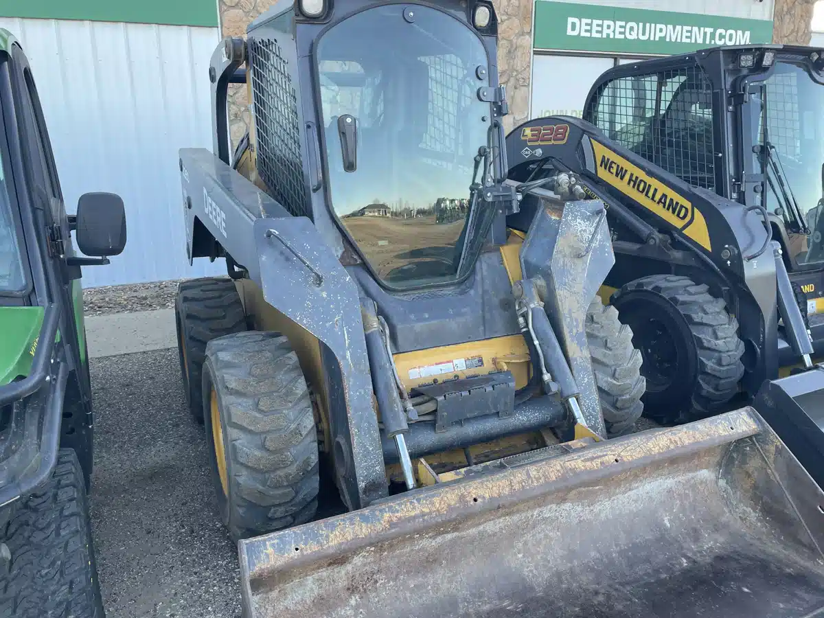 Gallery image 2 for 2010 John Deere 326D Skid Steer