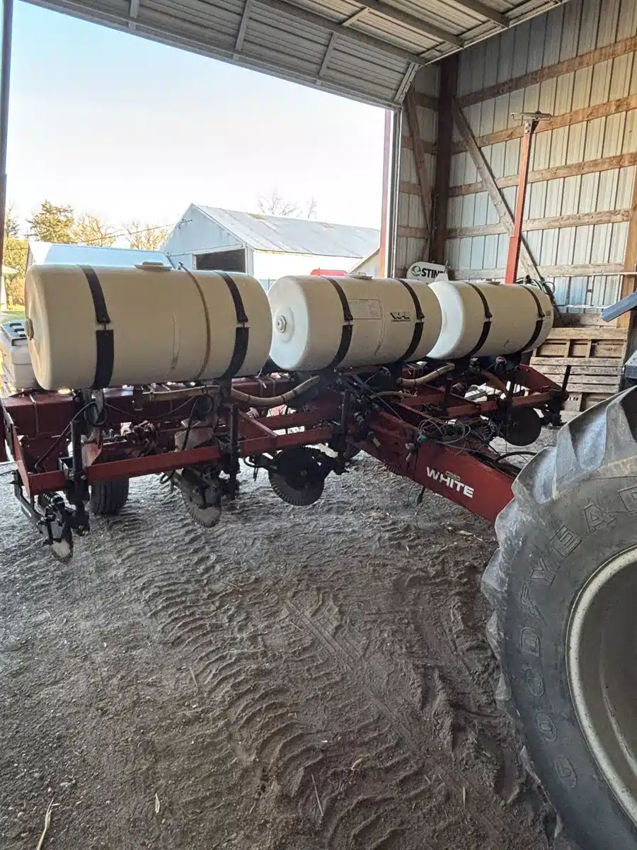 Used Oliver 6100 Planter