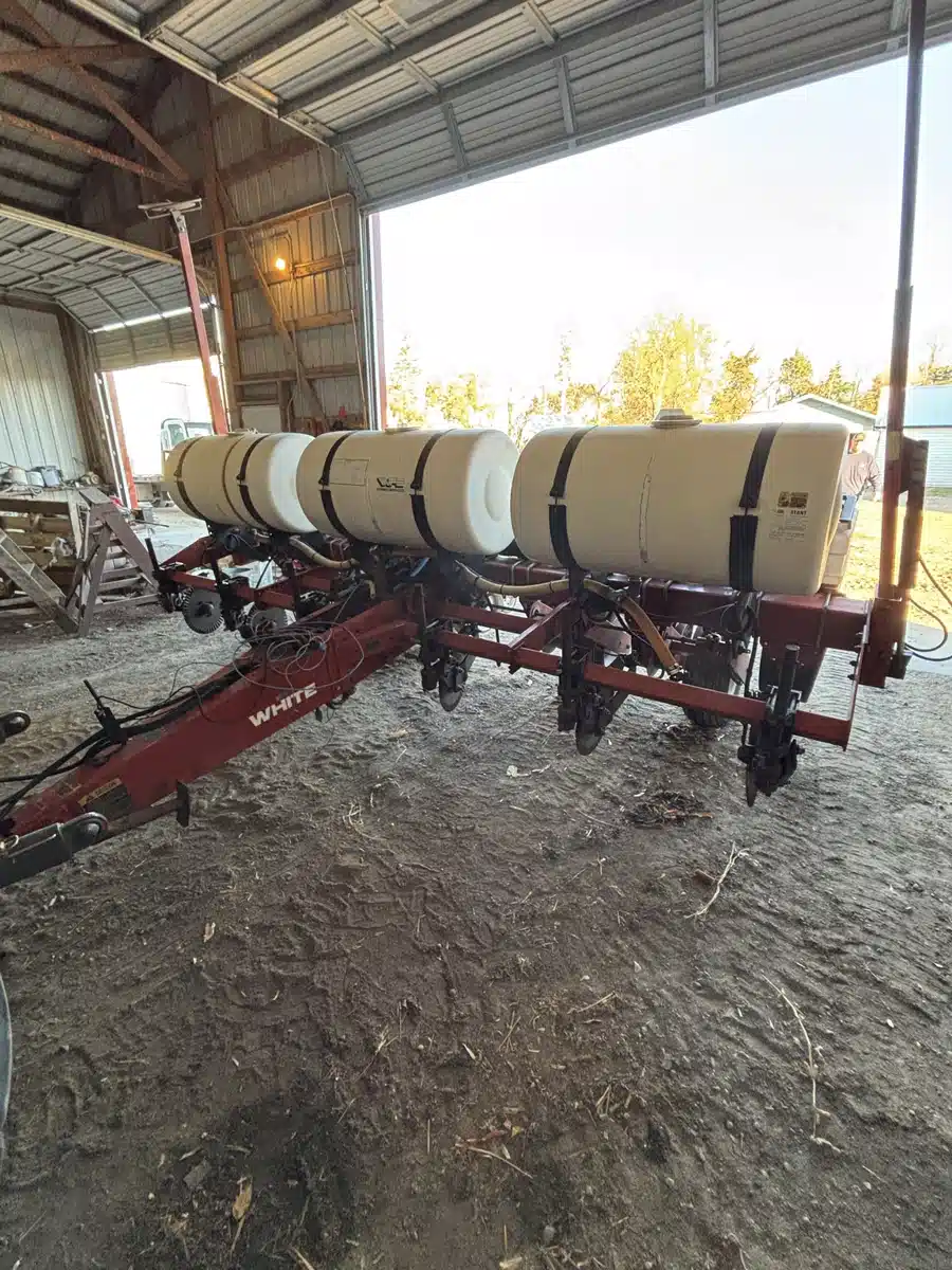 Gallery image 2 for Used Oliver 6100 Planter