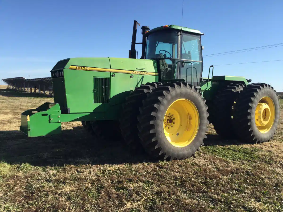 Gallery image 2 for Used 1993 John Deere 8870 Tractor