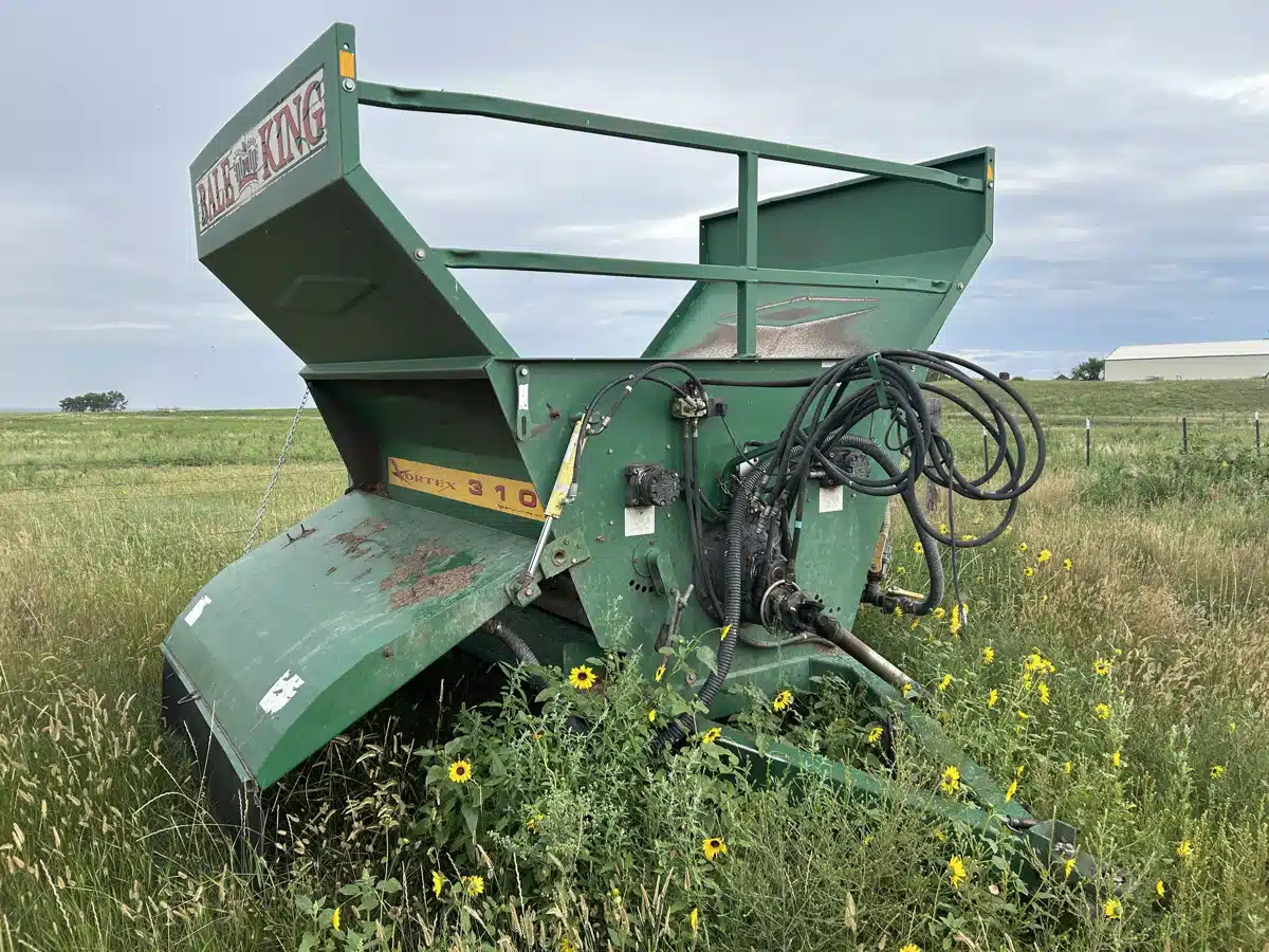 Gallery image 2 for Used 2007 Bale King Vortex 3100 Bale Feeder