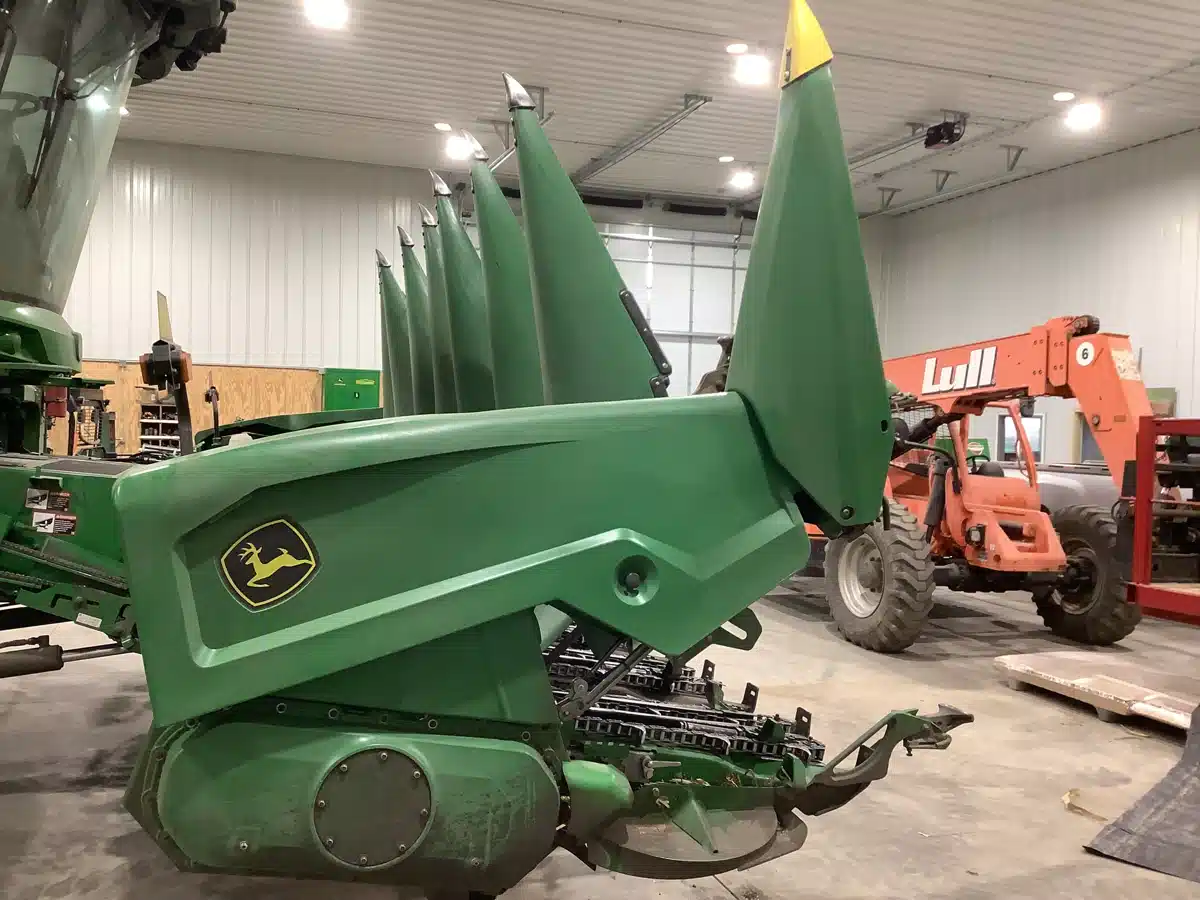 Gallery image 2 for 2021 John Deere C8R Header - Row Crop