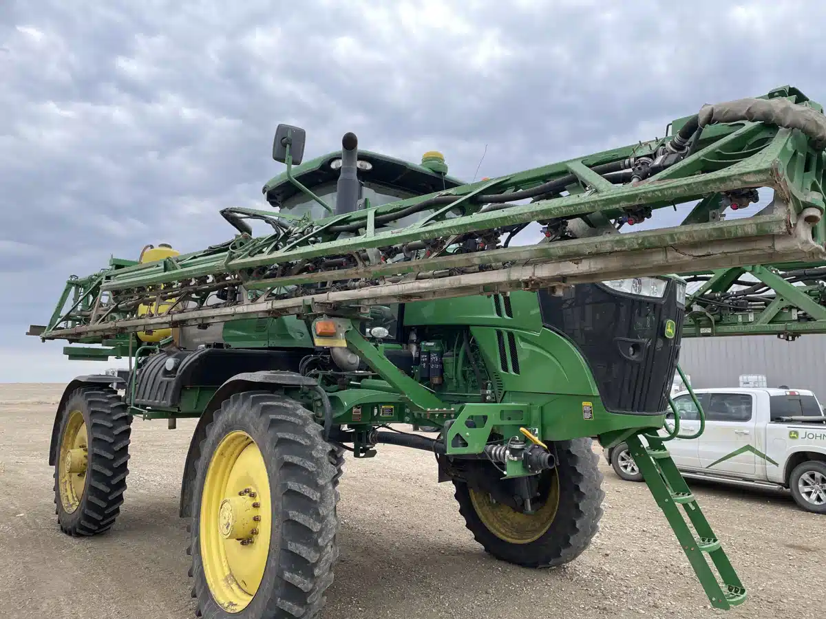 Gallery image 1 for 2016 John Deere R4038 Sprayer - Self Propelled