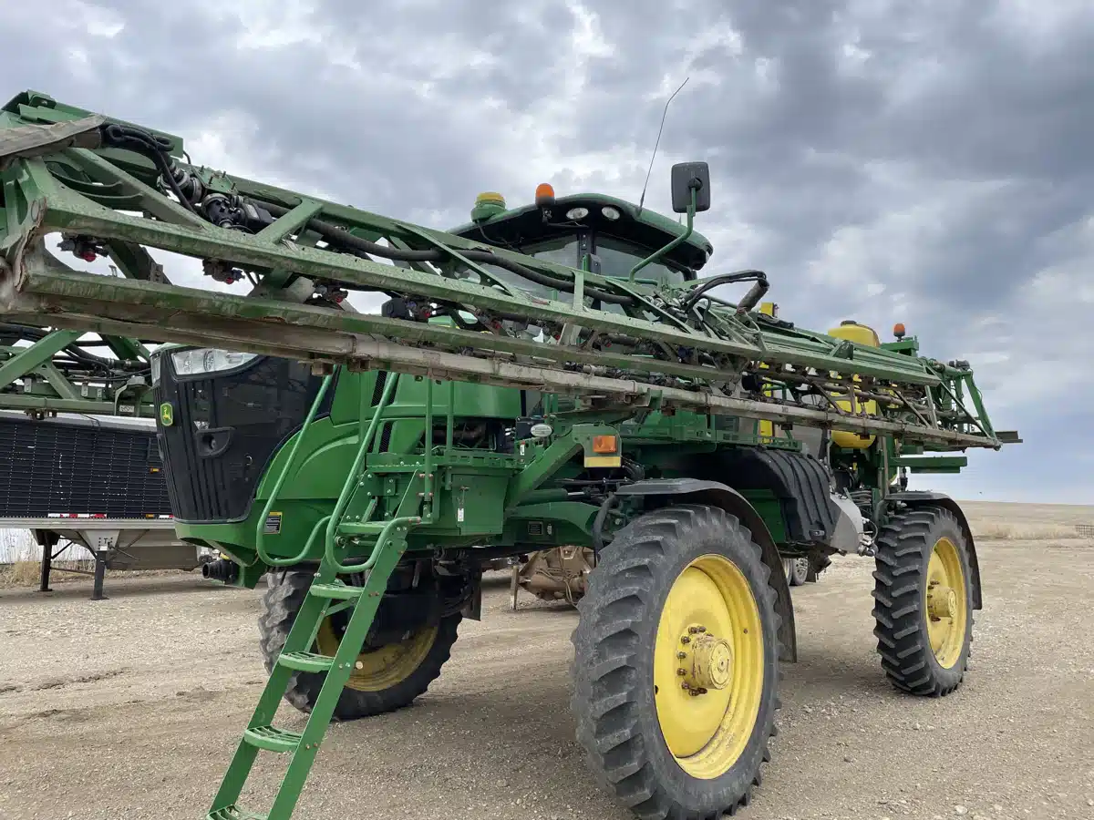 Gallery image 2 for 2016 John Deere R4038 Sprayer - Self Propelled
