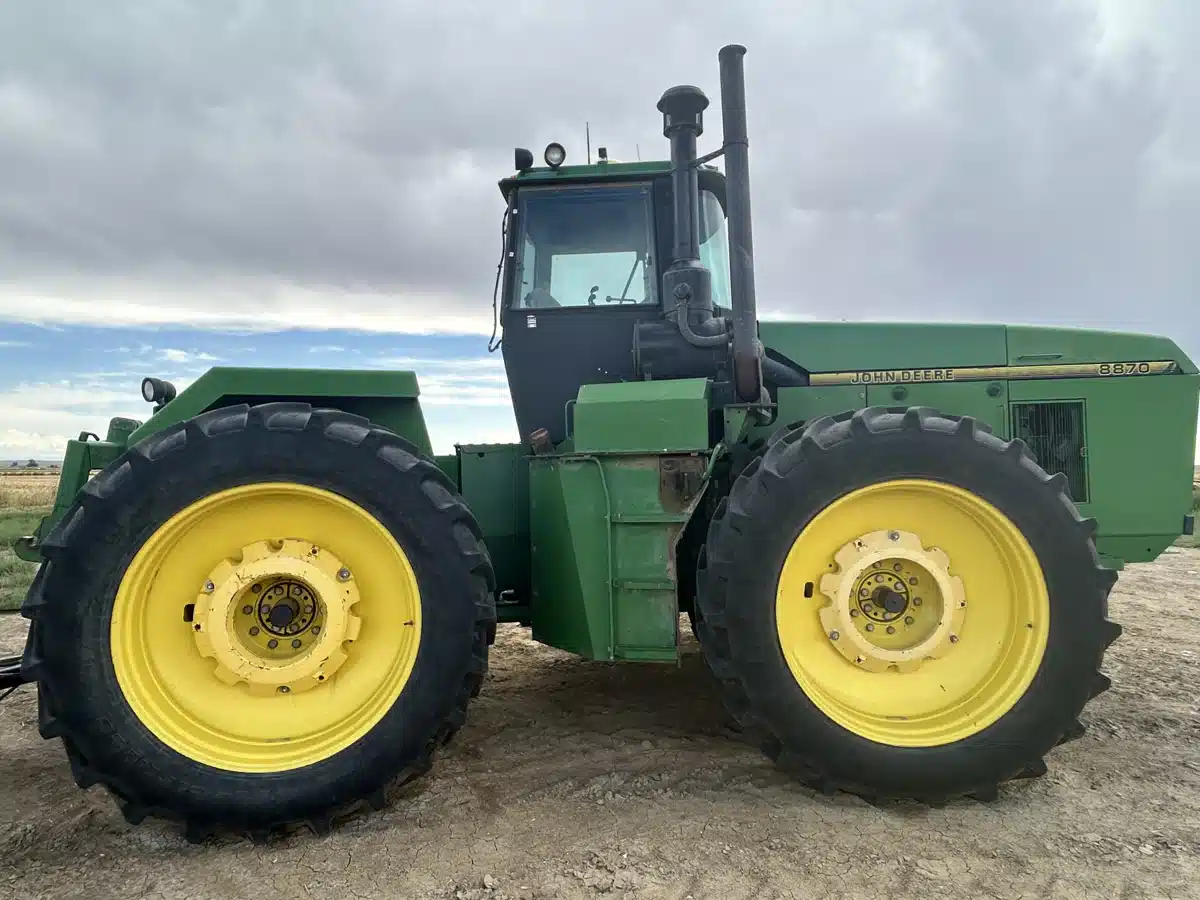 Gallery image 2 for Used 1993 John Deere 8870 Tractor