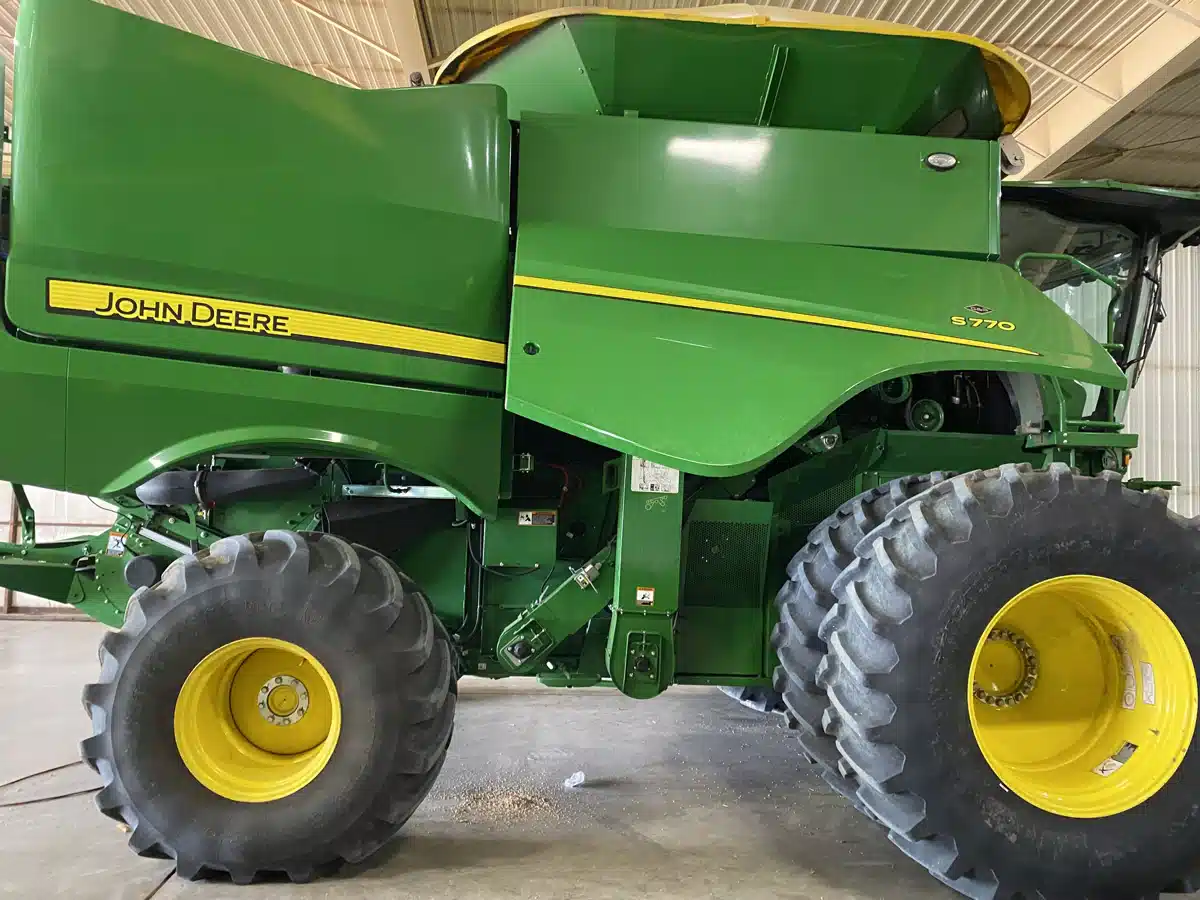 Gallery image 2 for 2023 John Deere S770 Combine