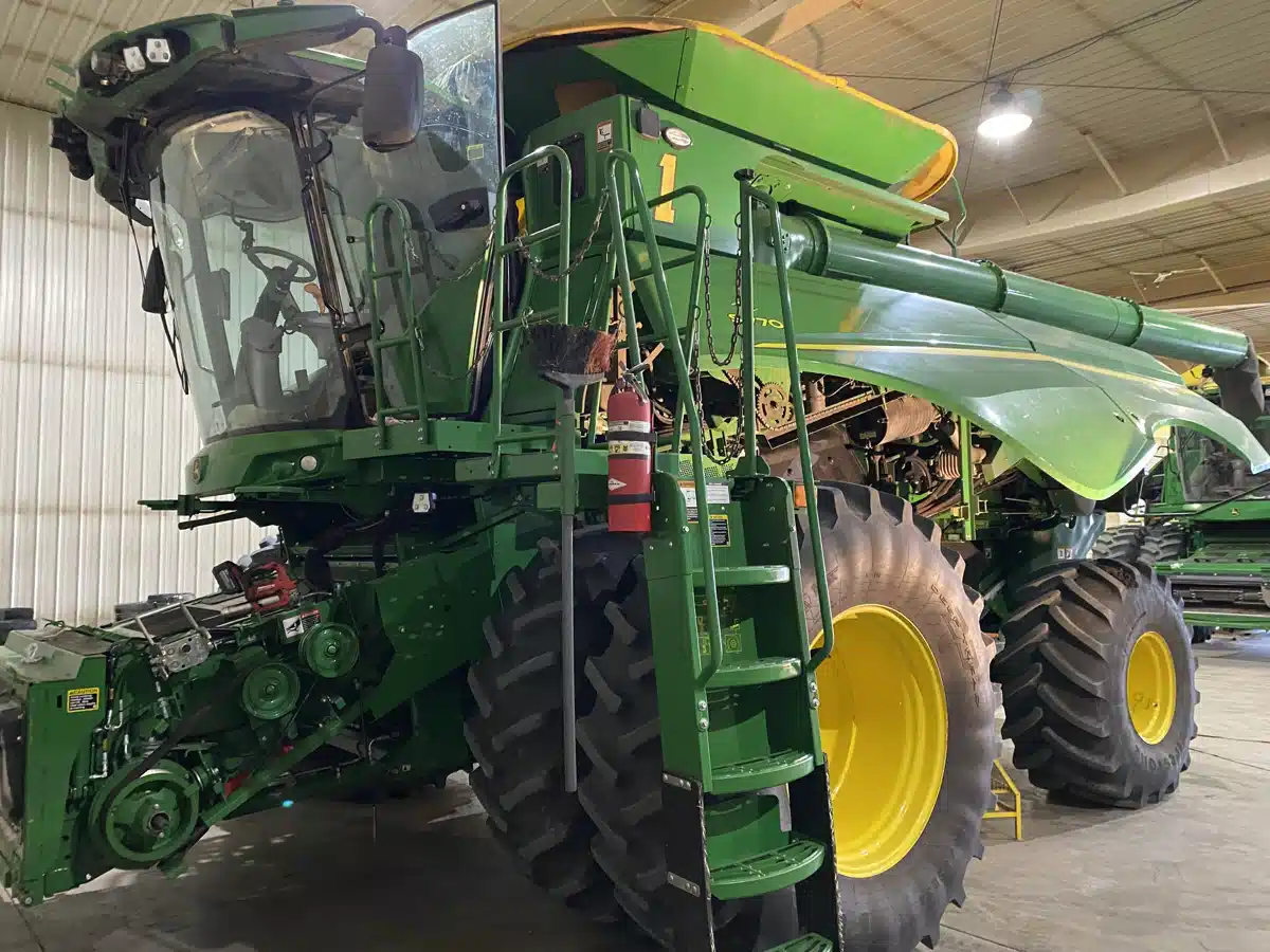 Gallery image 1 for 2023 John Deere S770 Combine