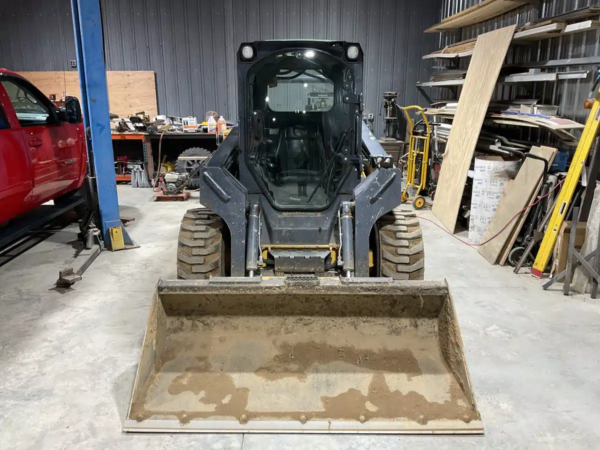 Gallery image 2 for Used 2010 John Deere 320D Skid Steer